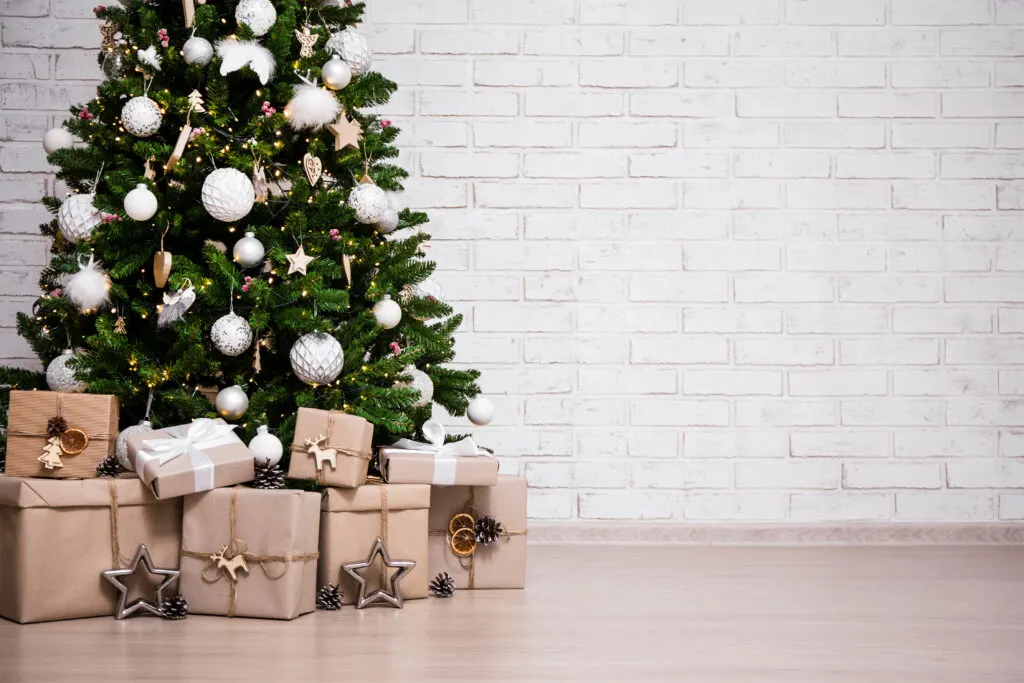 How to Decorate an Eco-Friendly Christmas Tree