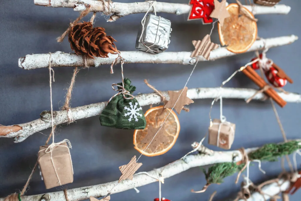 How to Decorate an Eco-Friendly Christmas Tree