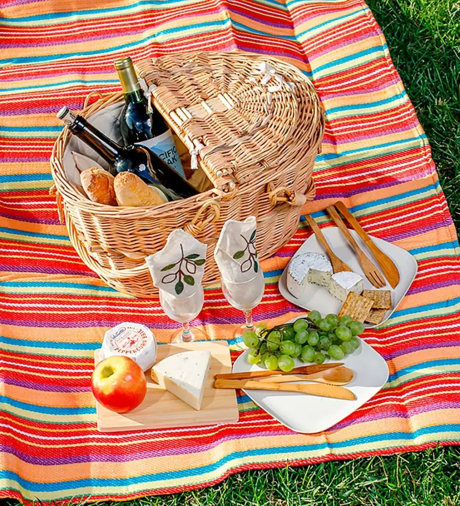 How to Pack a Plastic-Free Picnic